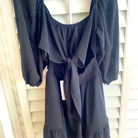 Exlura Dresses & Skirts - Little black dress.